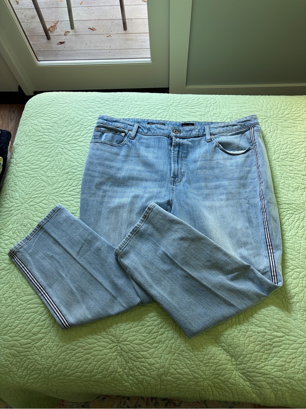 Light Wash Women’s Side-Striped Jeans